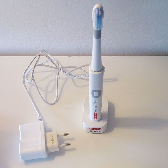 Colgate Omron Electric Travel Toothbrush with Type C Charger for EU - Picture 1 of 3